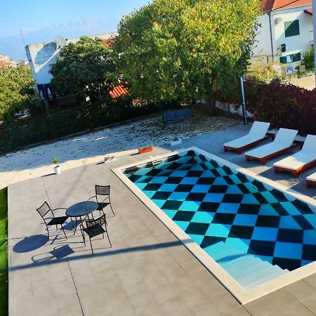 Holiday Home Nino With Amazing Swimming Pool สลาทิเน ภายนอก รูปภาพ
