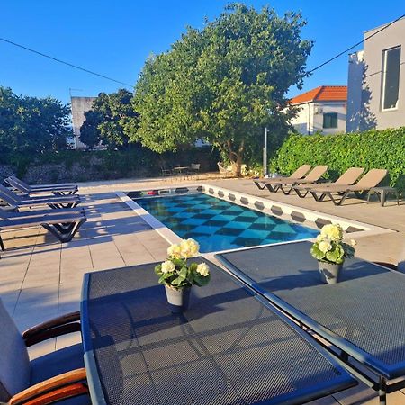 Holiday Home Nino With Amazing Swimming Pool สลาทิเน ภายนอก รูปภาพ