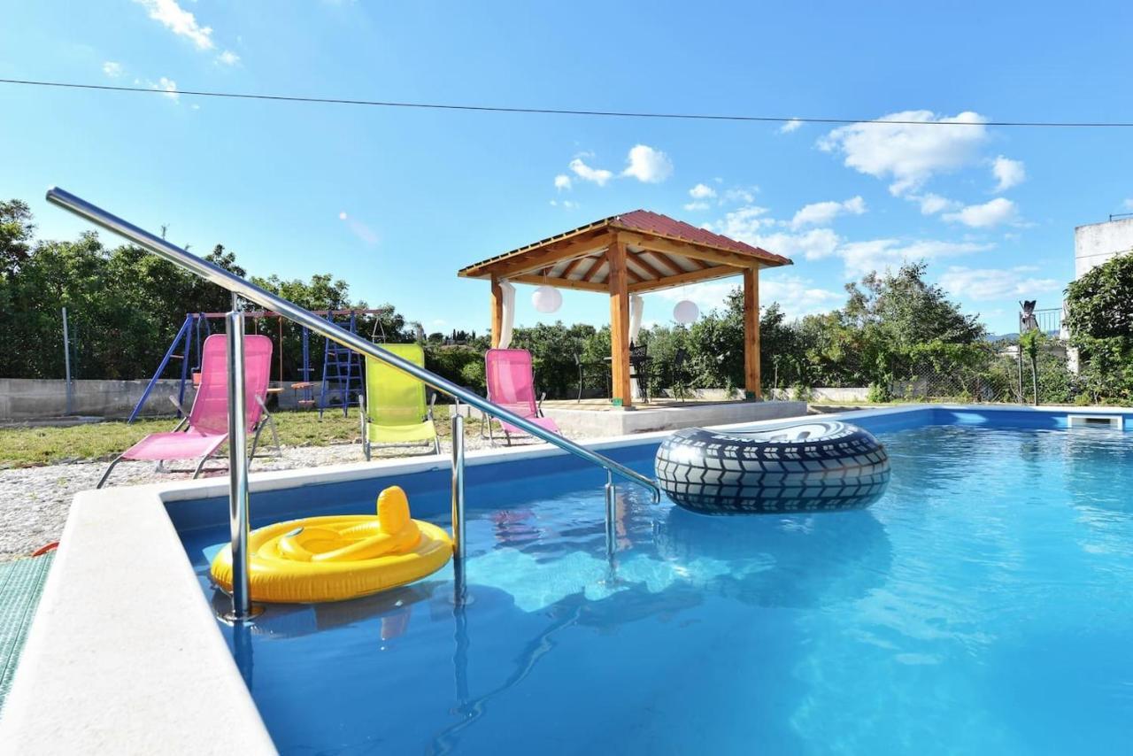 Holiday Home Nino With Amazing Swimming Pool สลาทิเน ภายนอก รูปภาพ