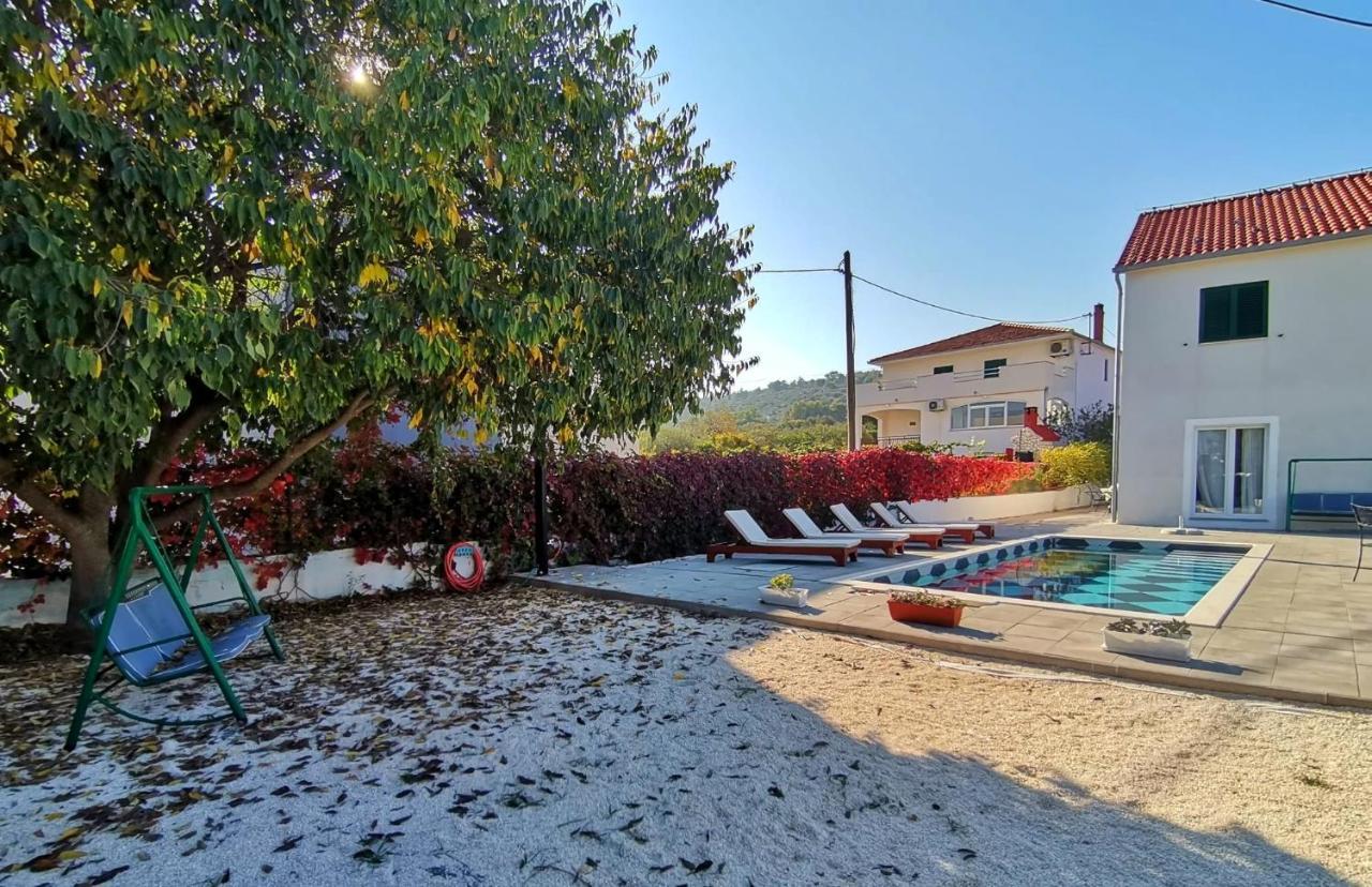 Holiday Home Nino With Amazing Swimming Pool สลาทิเน ภายนอก รูปภาพ