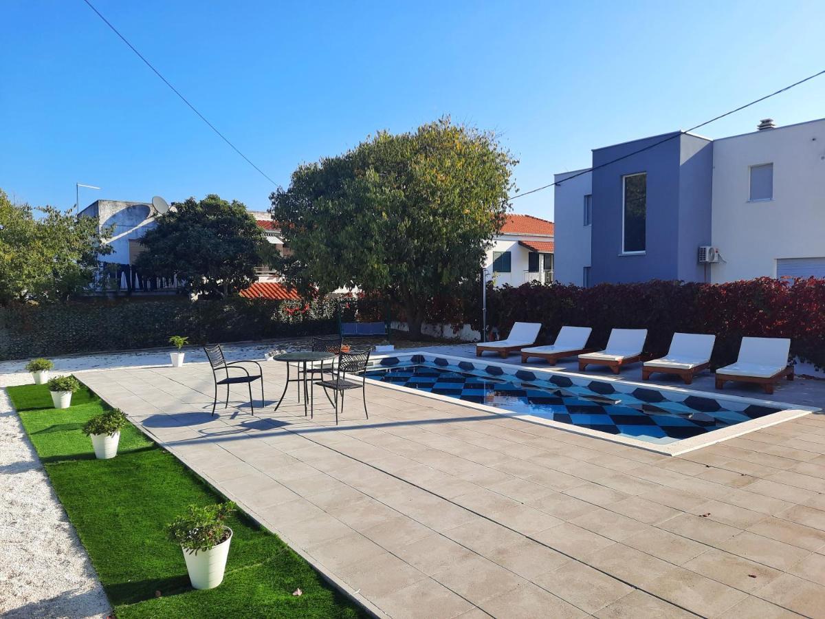 Holiday Home Nino With Amazing Swimming Pool สลาทิเน ภายนอก รูปภาพ