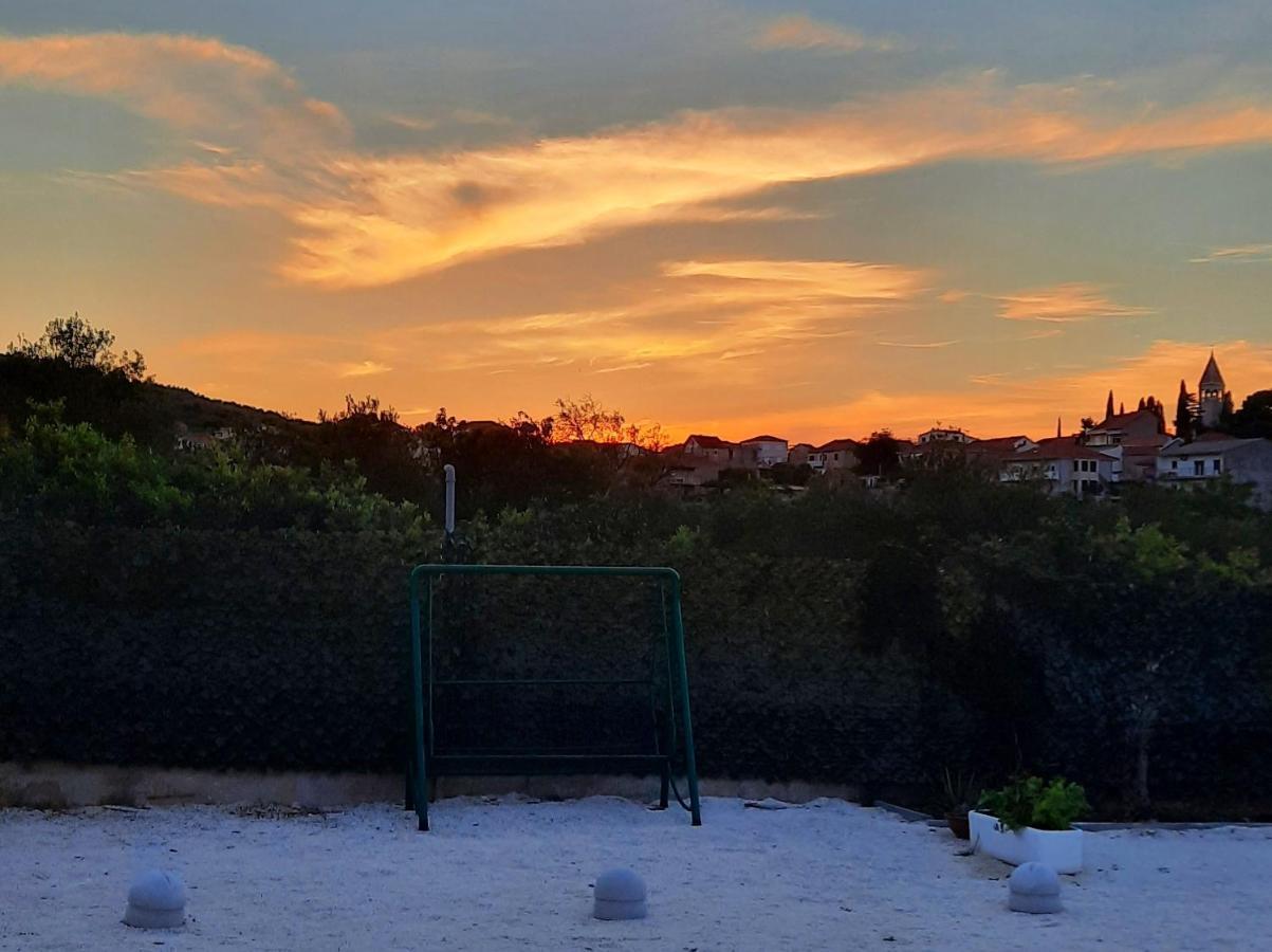 Holiday Home Nino With Amazing Swimming Pool สลาทิเน ภายนอก รูปภาพ