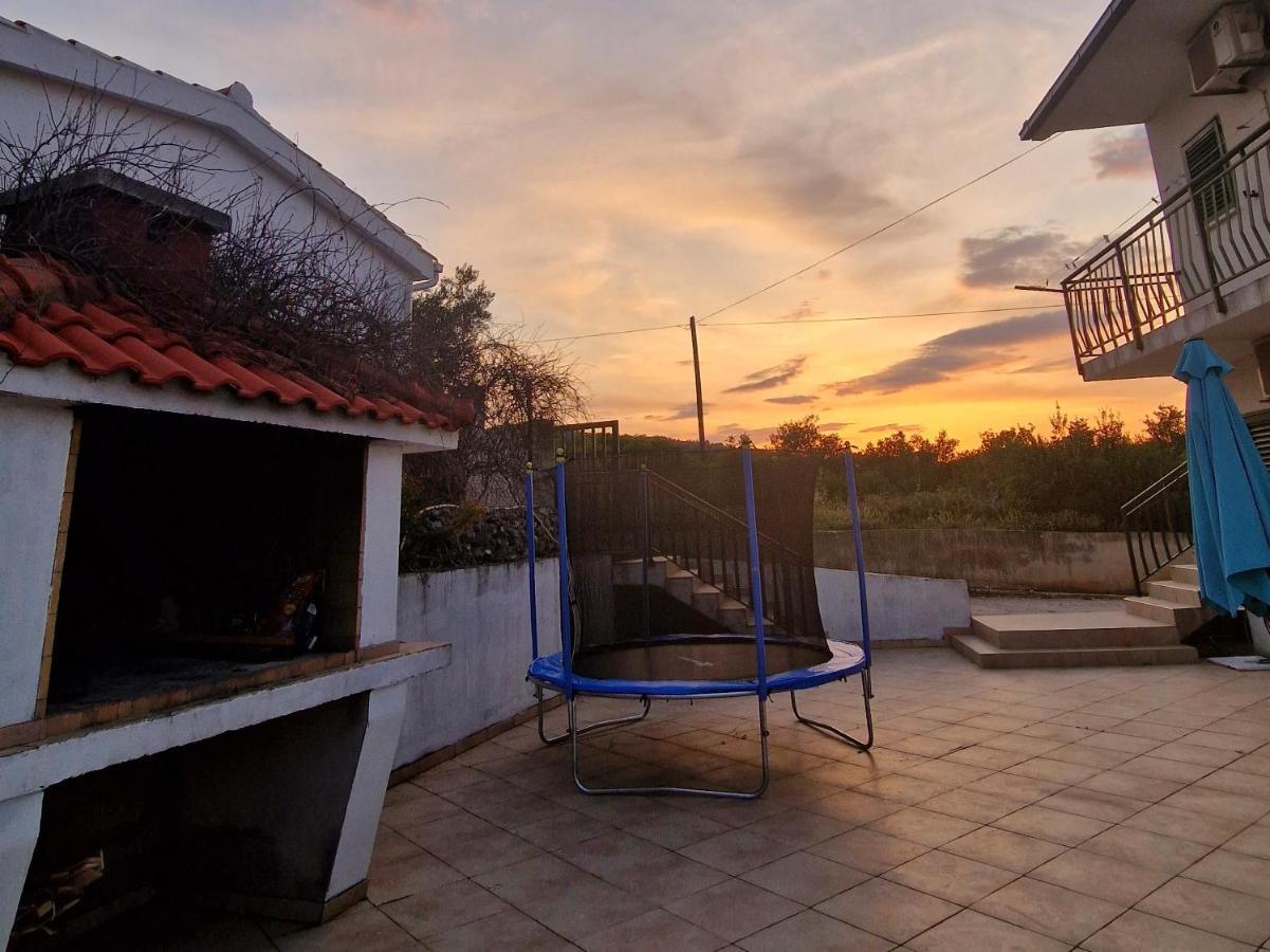 Holiday Home Nino With Amazing Swimming Pool สลาทิเน ภายนอก รูปภาพ