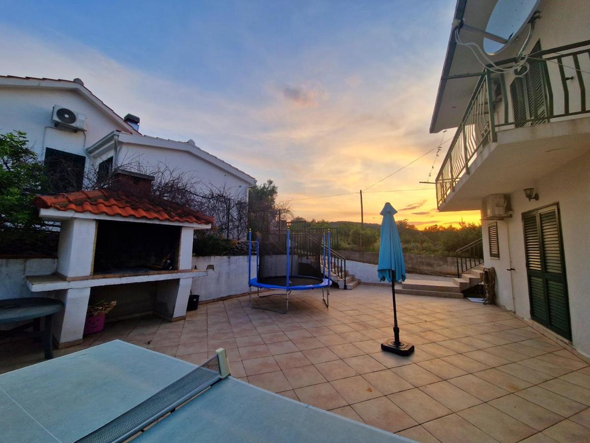 Holiday Home Nino With Amazing Swimming Pool สลาทิเน ภายนอก รูปภาพ