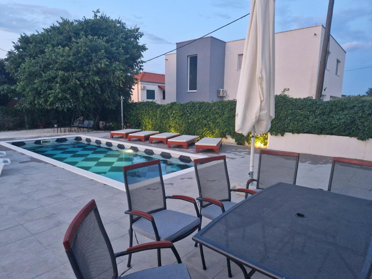 Holiday Home Nino With Amazing Swimming Pool สลาทิเน ภายนอก รูปภาพ