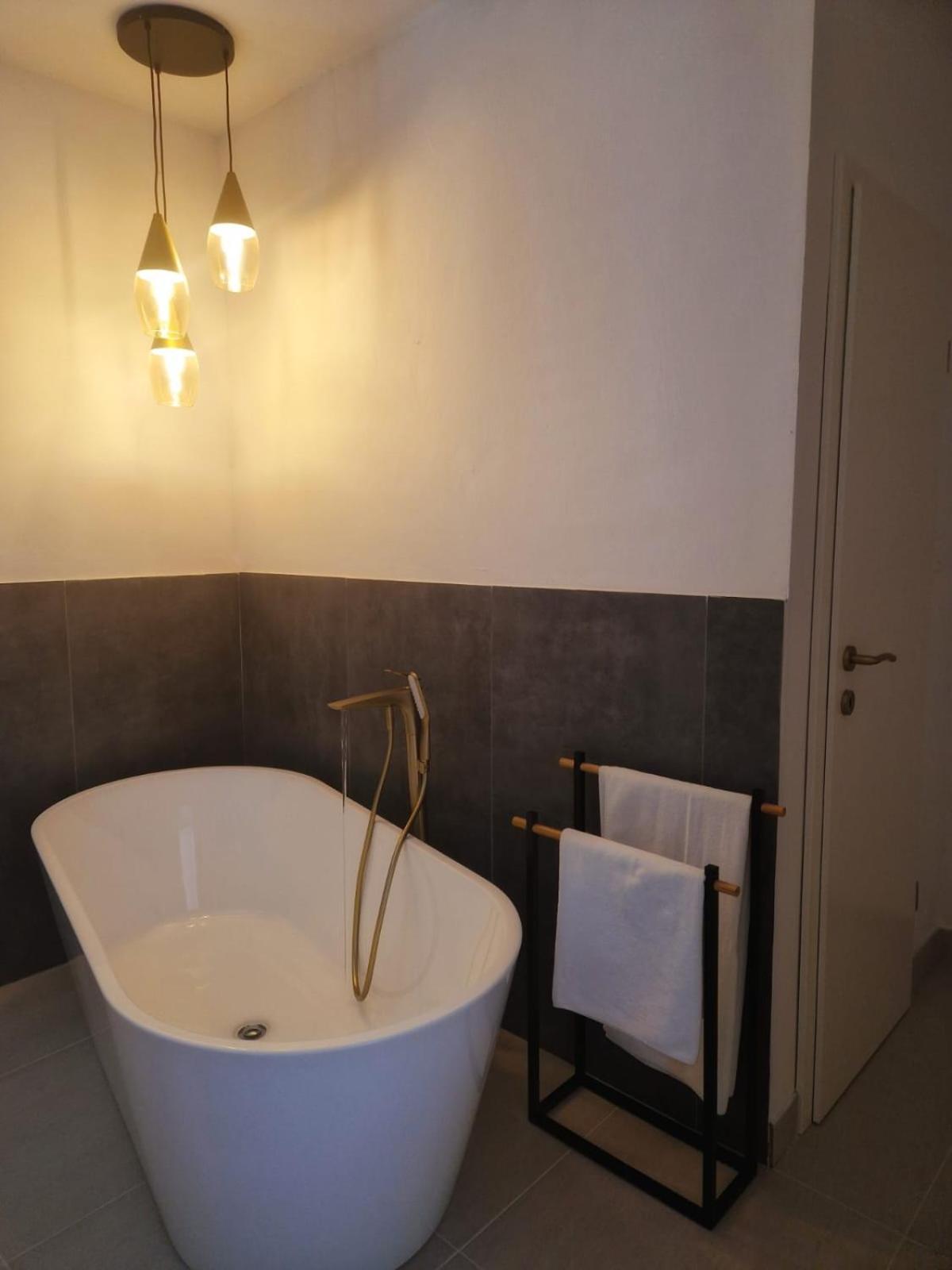 Holiday Home Nino With Amazing Swimming Pool สลาทิเน ภายนอก รูปภาพ