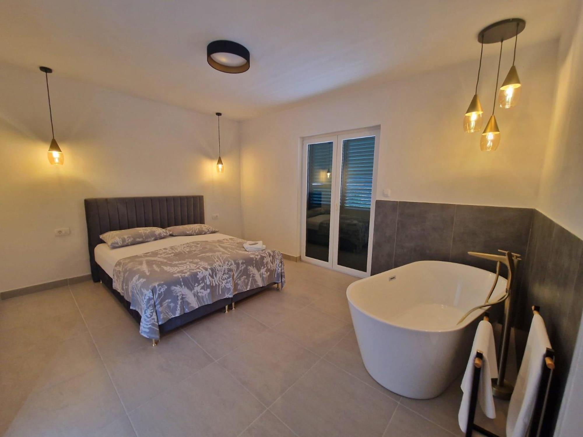 Holiday Home Nino With Amazing Swimming Pool สลาทิเน ภายนอก รูปภาพ
